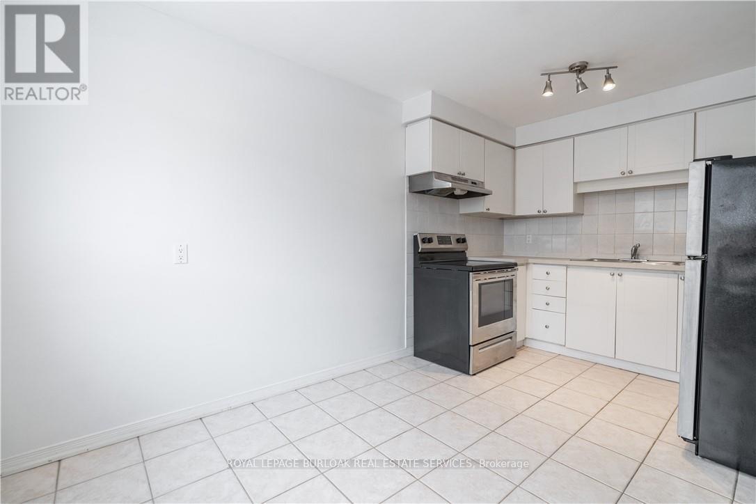 Townhouse at 16 - 117 BONAVENTURE DRIVE, Hamilton