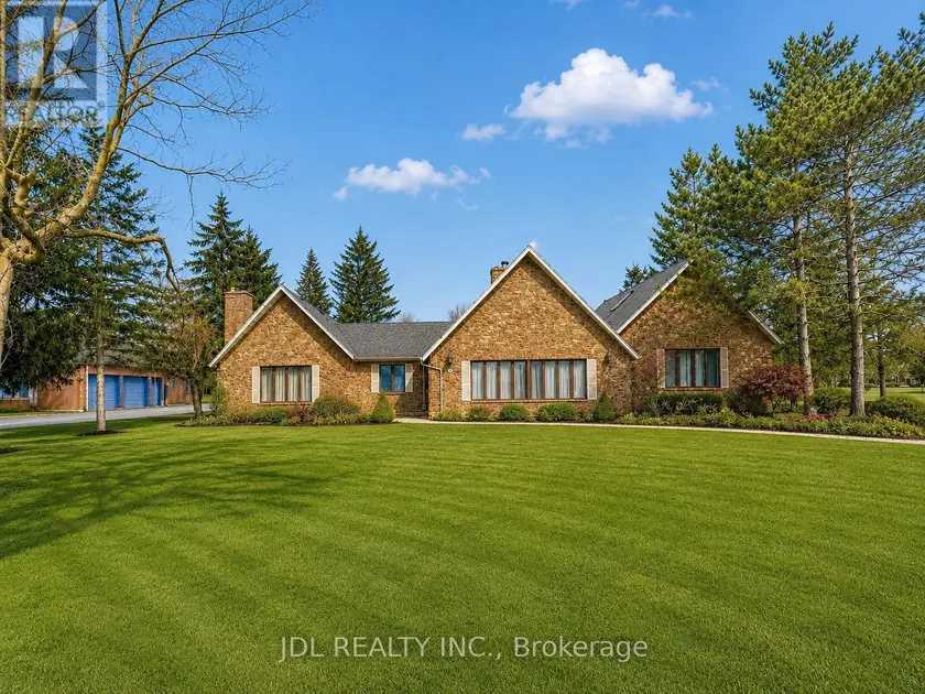 Detached at 2033 NIAGARA RIVER PARKWAY, Fort Erie
