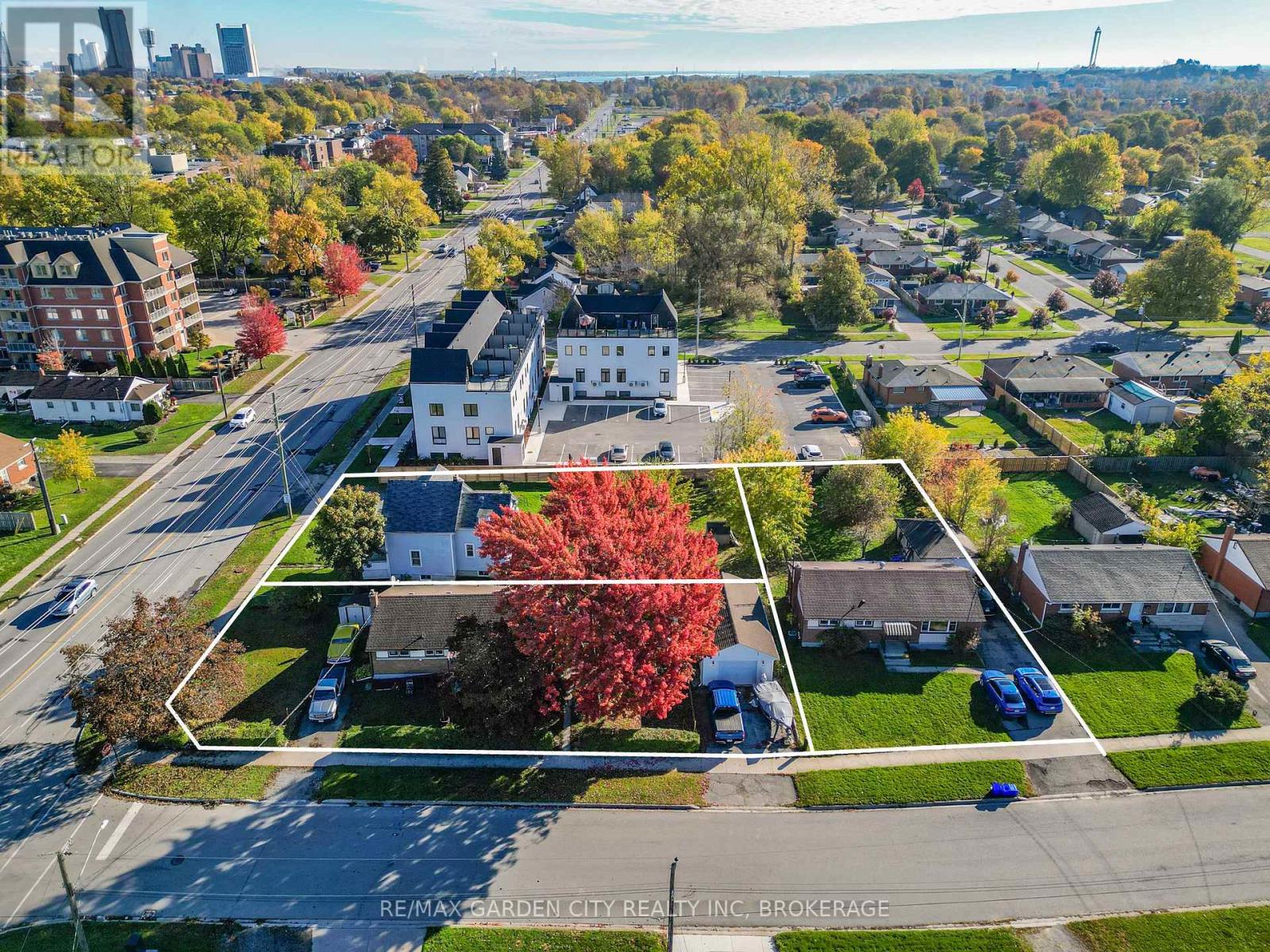 Detached at 6560 MCLEOD ROAD, Niagara Falls (Oldfield)