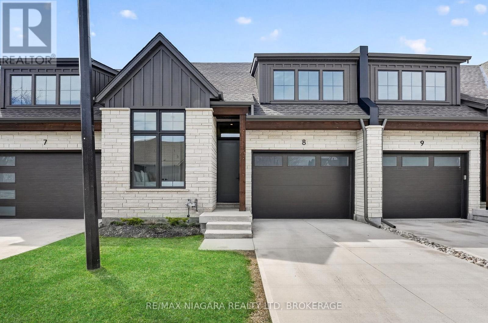 Townhouse at 8 - 41 IVY CRESCENT, Thorold (Confederation Heights)