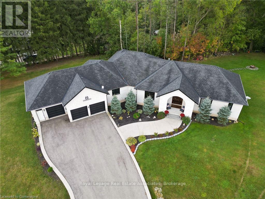 Detached at 8 - 325 MCLEAN SCHOOL ROAD, Brant (South Dumfries)