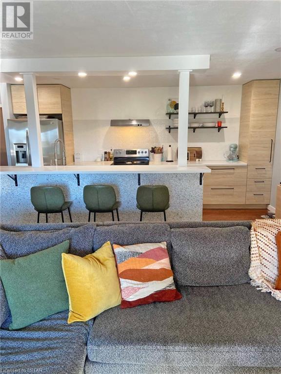 Apartment at 325 - 2230 TRAFALGAR STREET, London