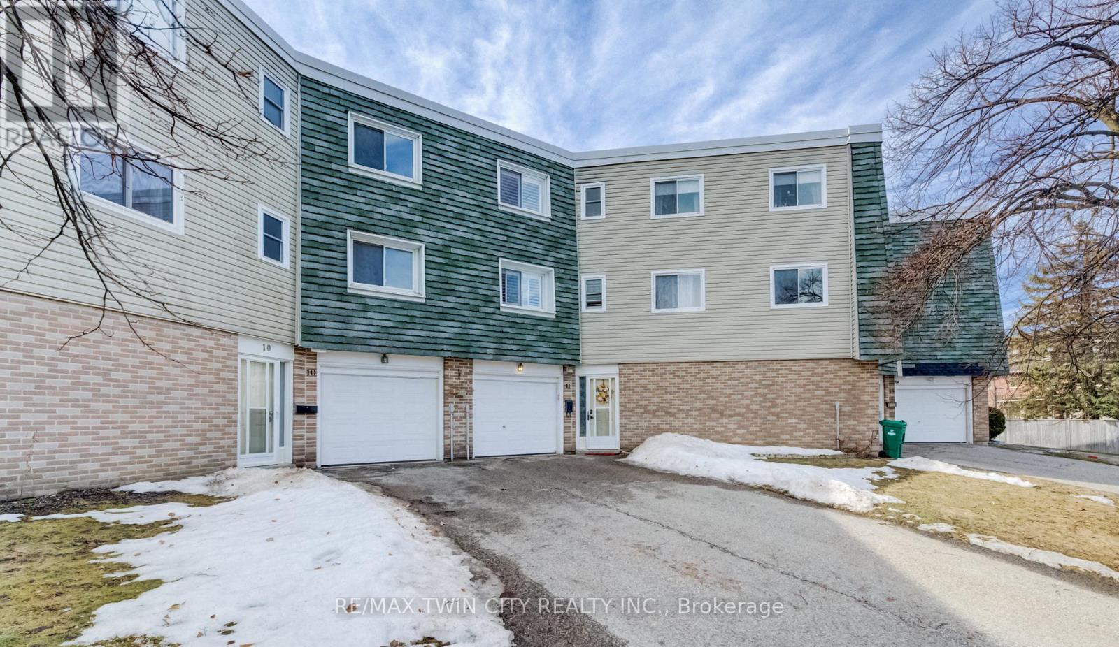 Townhouse at 11 - 60 ELMSDALE DRIVE, Kitchener