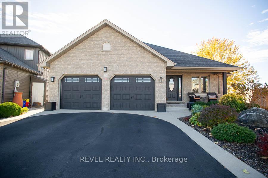 Detached at 9 DAVEY COURT, Haldimand