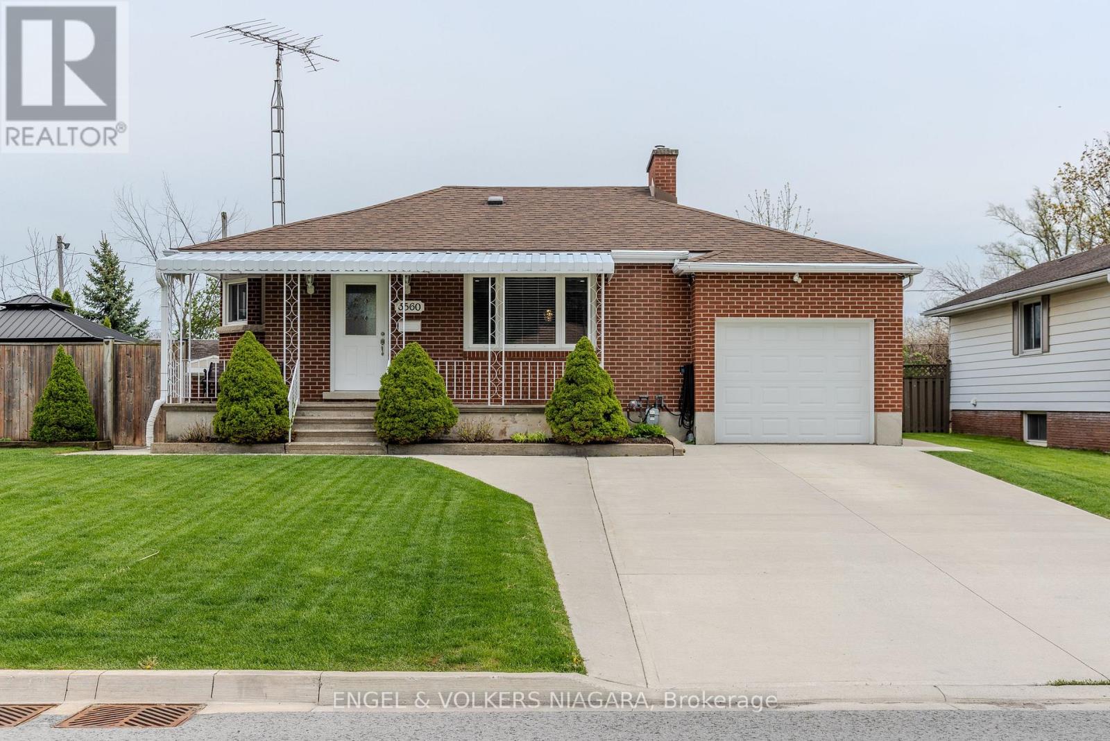 Detached at 3560 RAPIDS VIEW DRIVE, Niagara Falls (Chippawa)