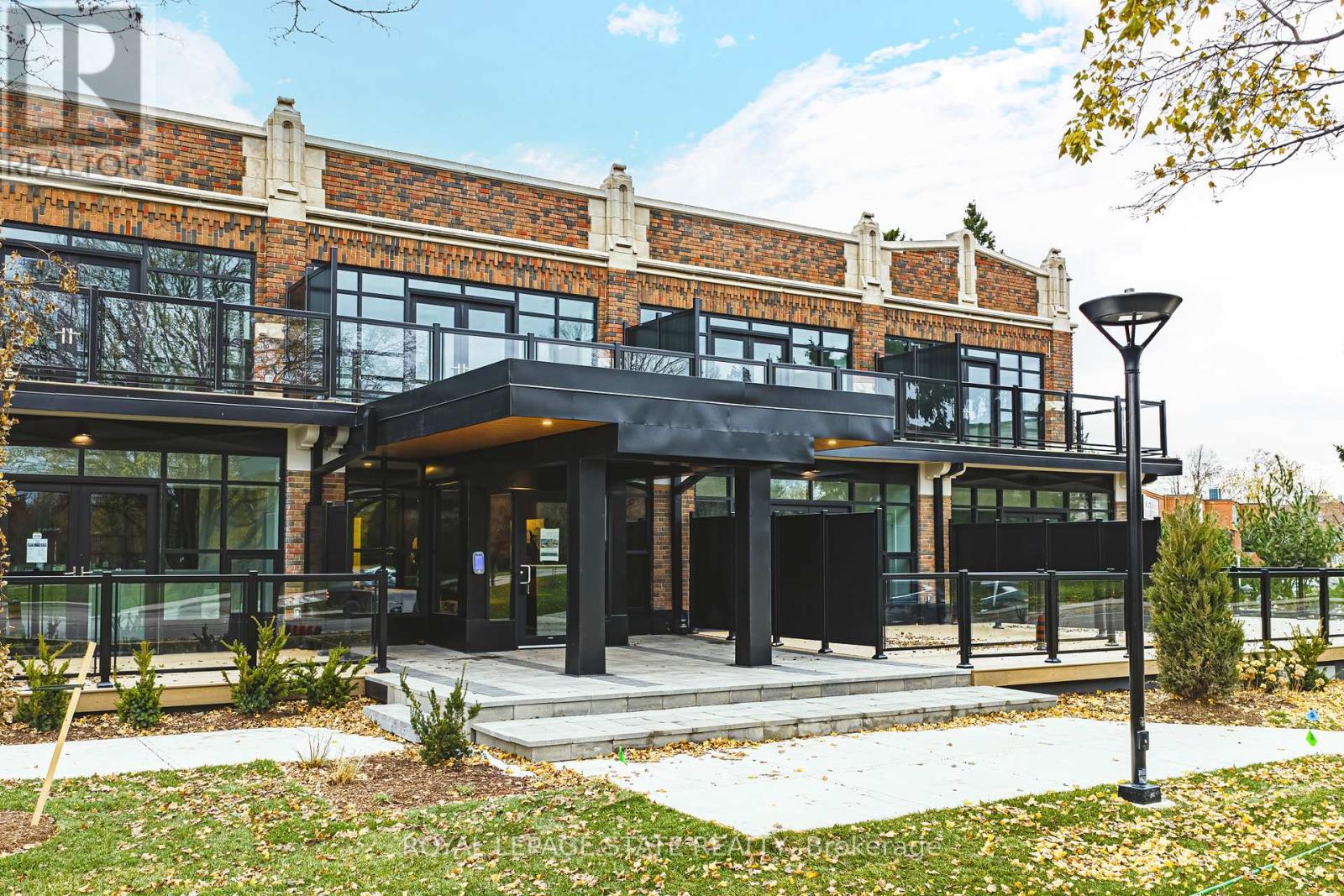 Apartment at 104 - 555 SANATORIUM ROAD, Hamilton (Mountview)