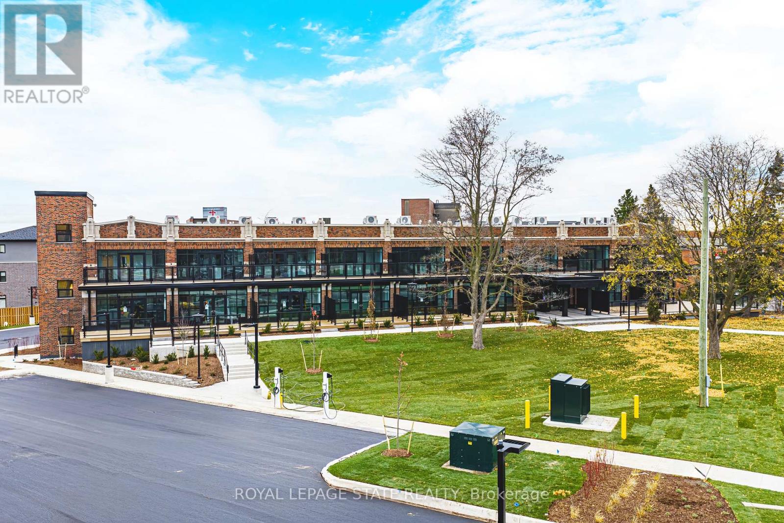 Apartment at 205 - 555 SANATORIUM ROAD, Hamilton (Mountview)