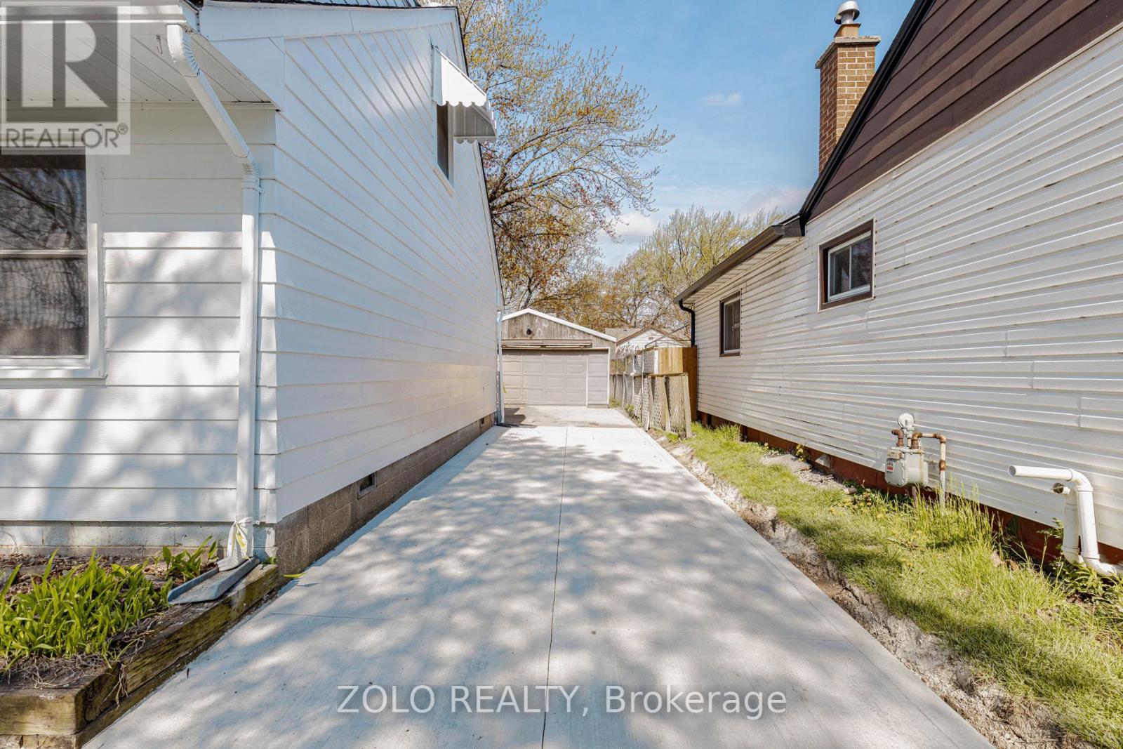 Detached at 283 IVON AVENUE W, Hamilton