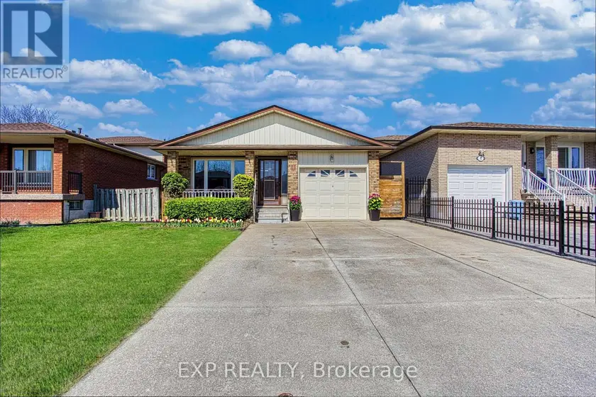 Detached at 4 COLGATE COURT, Hamilton (Gilbert)