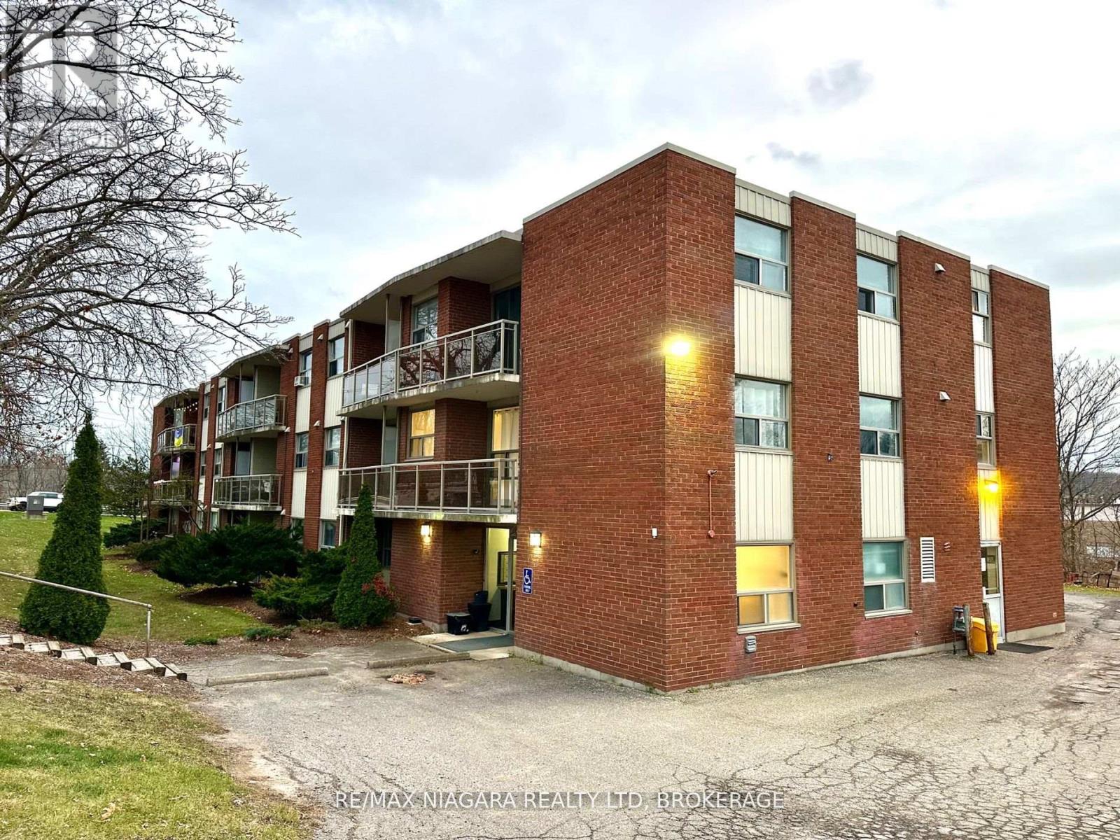 Apartment at 105 - 7 RIVERVIEW BOULEVARD, St. Catharines (Glendale/Glenridge)