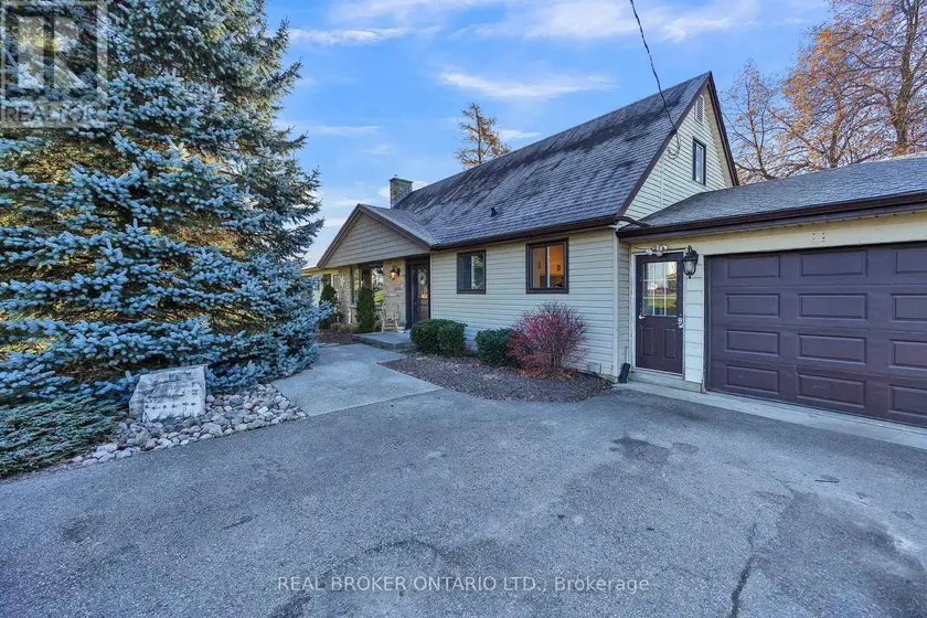 Detached at 3766 LOBSINGER LINE, Wellesley
