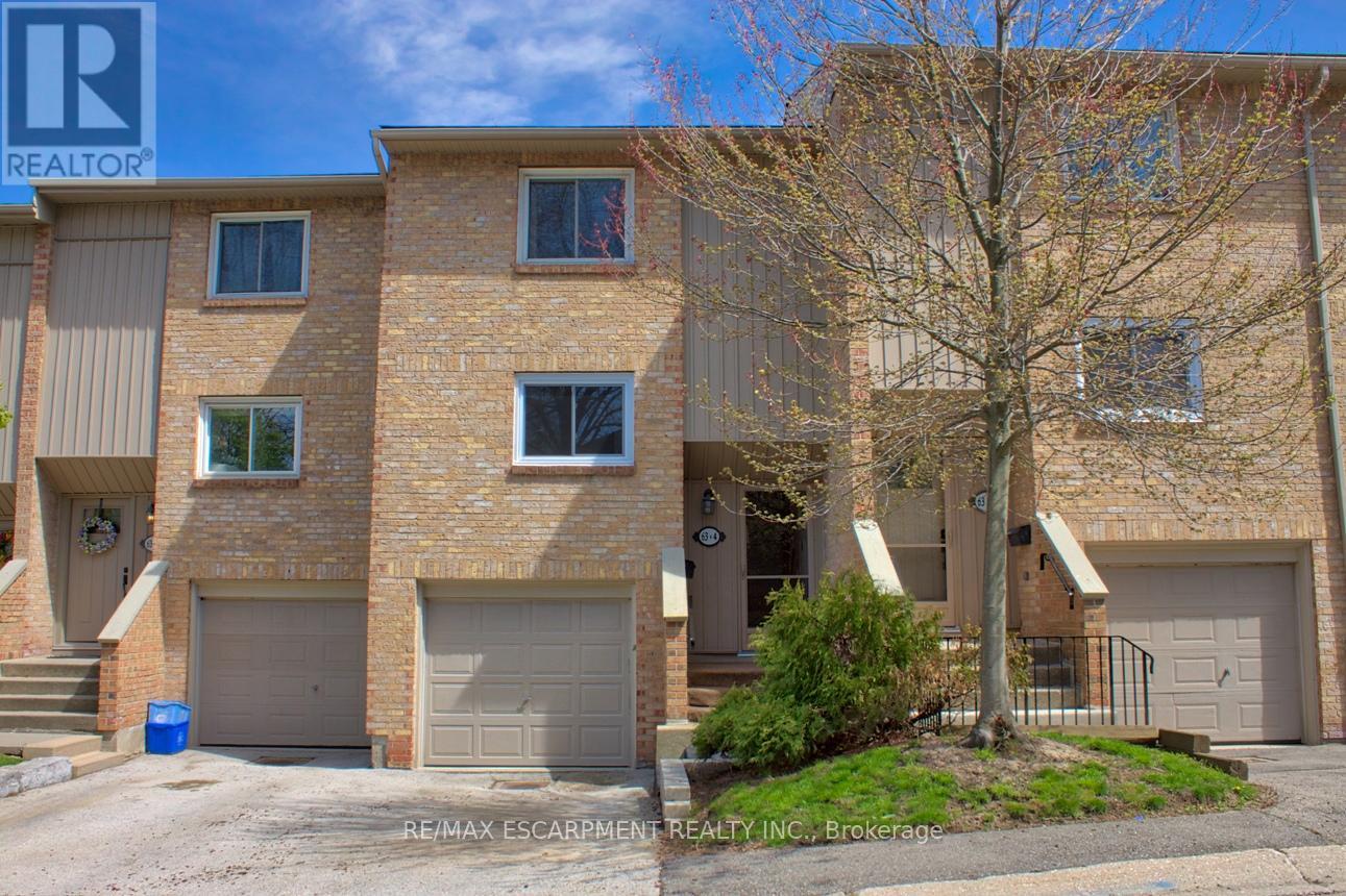 Townhouse at 4 - 63 FONTHILL ROAD, Hamilton (Fessenden)