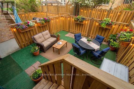 Townhouse at 4 - 63 FONTHILL ROAD, Hamilton