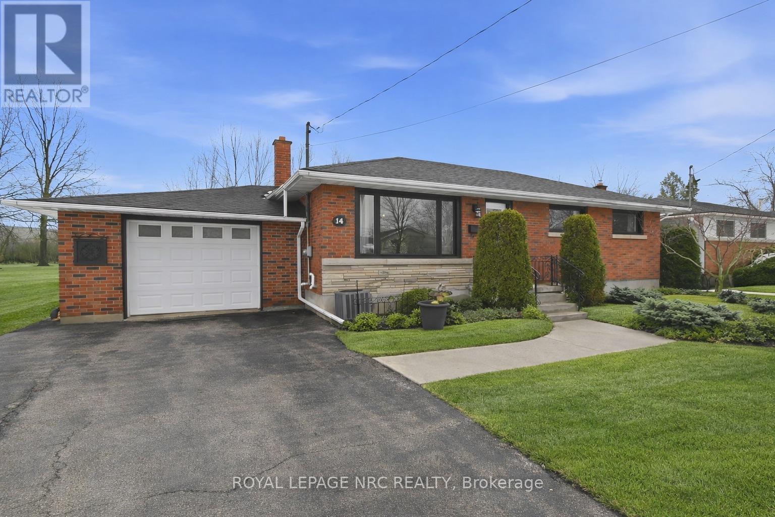 Detached at 14 TERRACE AVENUE, Welland (Broadway)