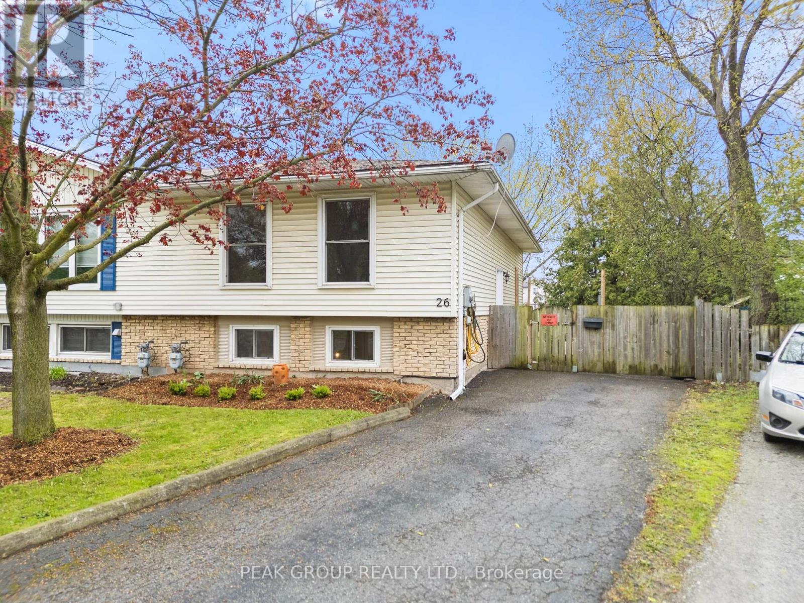 Semi-Detached/Link at 26 TARA CRESCENT, Thorold (Confederation Heights)