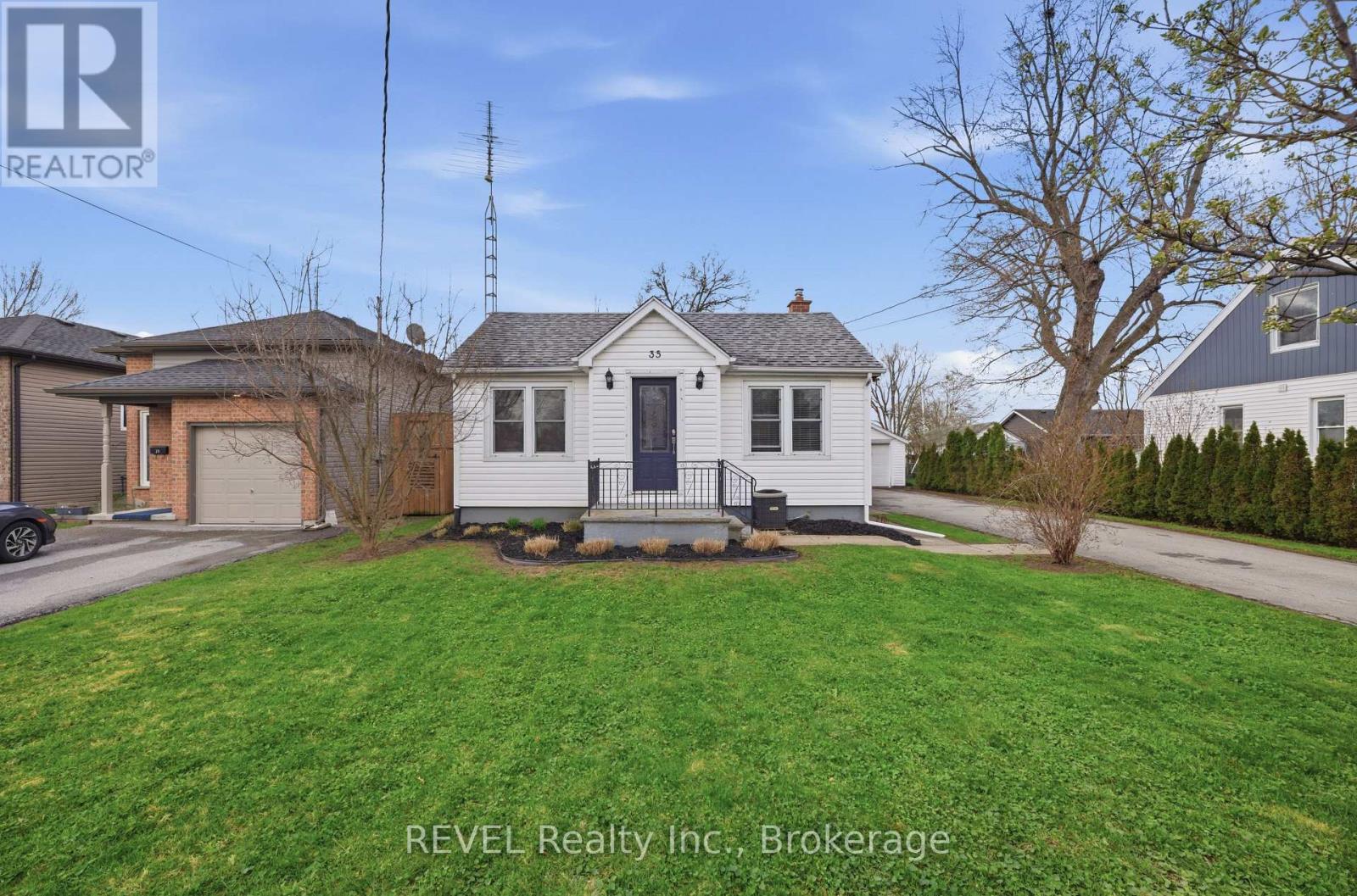 Detached at 35 HATTER AVENUE, Welland (N. Welland)