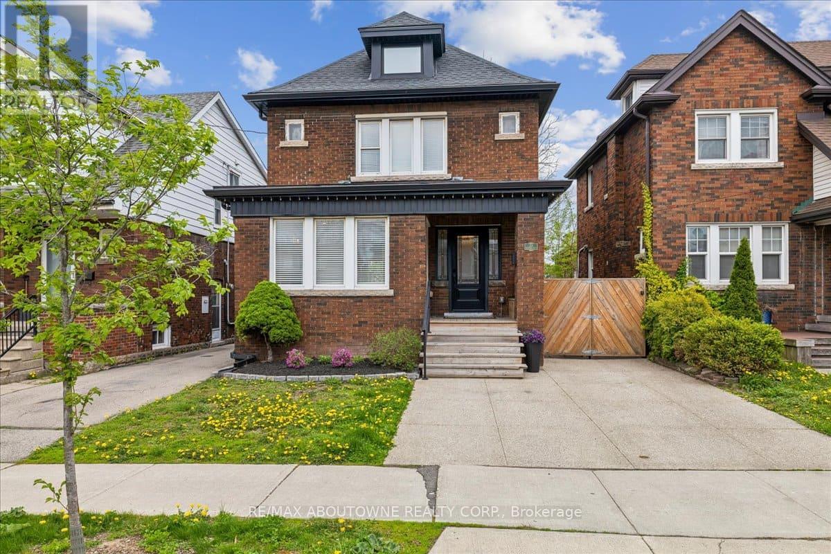 Detached at 23 OTTAWA STREET S, Hamilton (Delta)