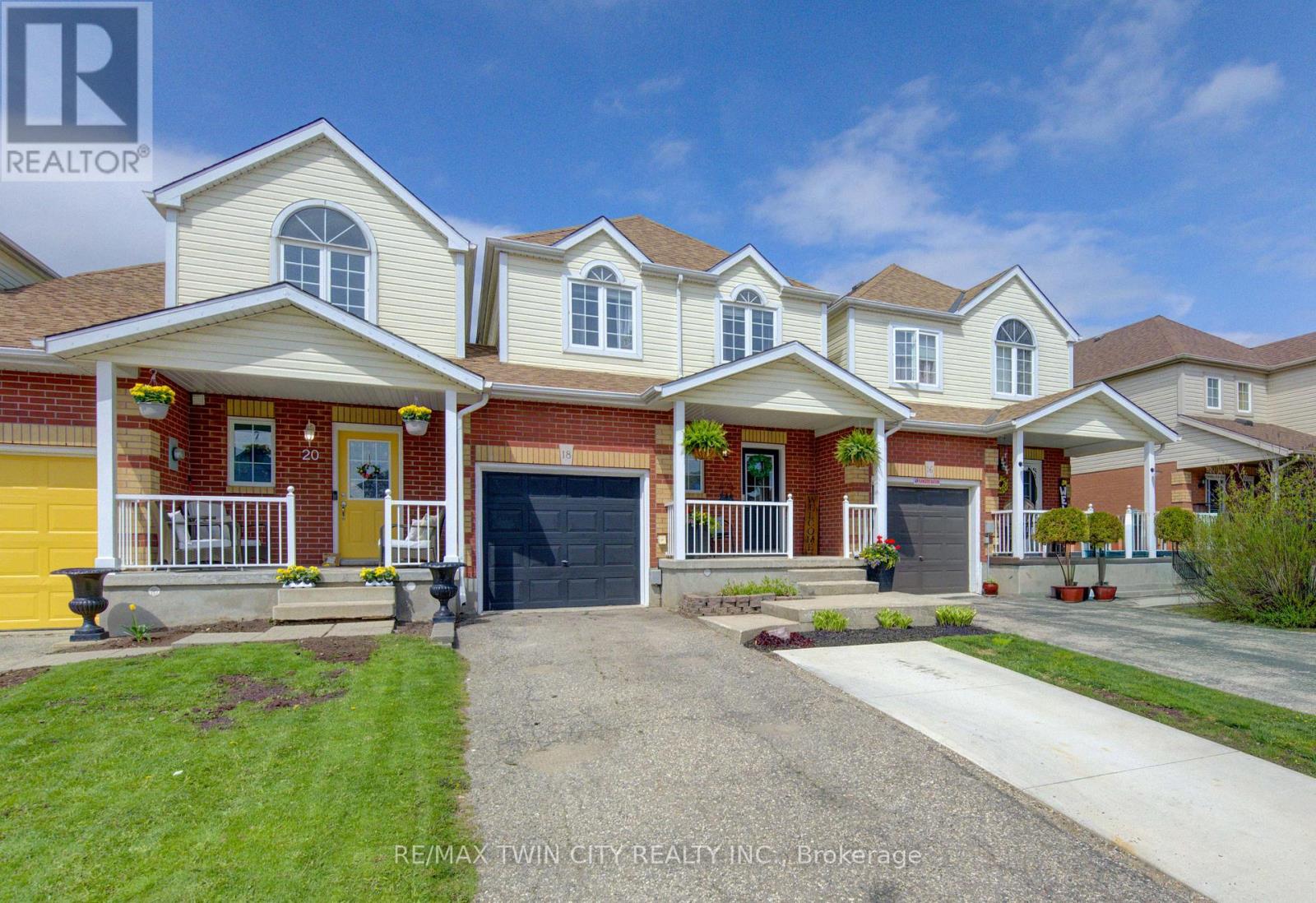 Townhouse at 18 CARRIAGE HILL TRAIL, Woolwich
