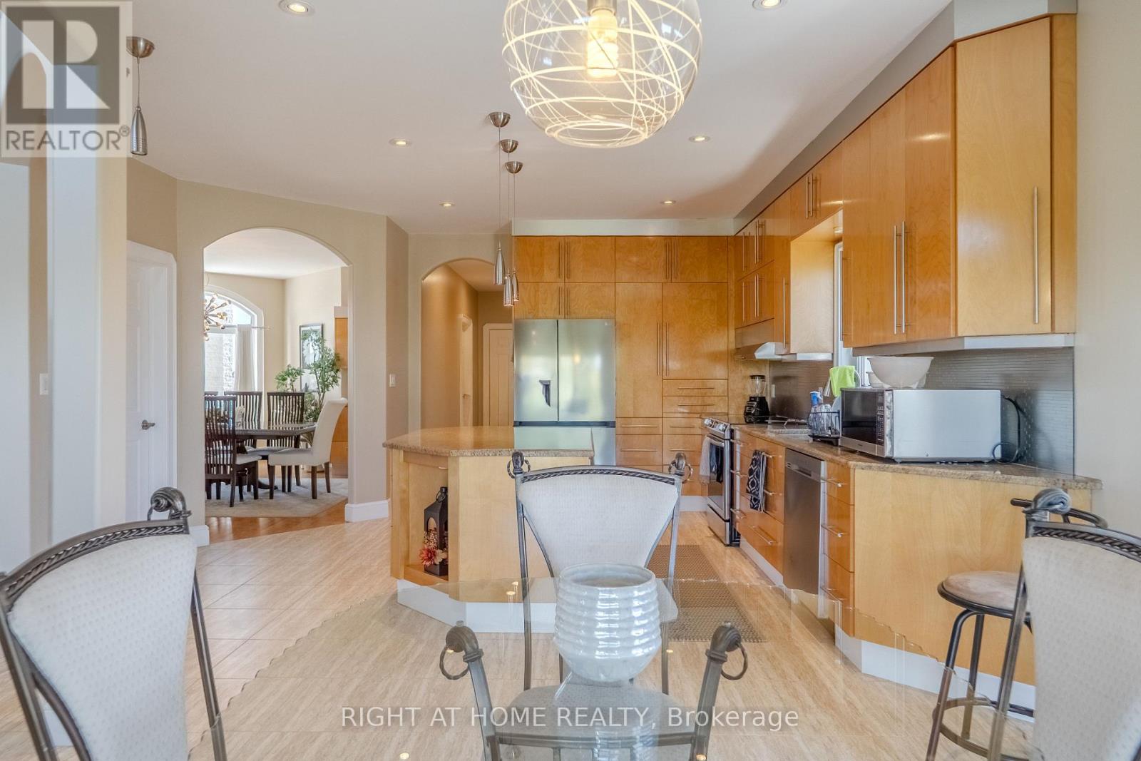 Detached at 843 COUNTY RD 2, Lakeshore