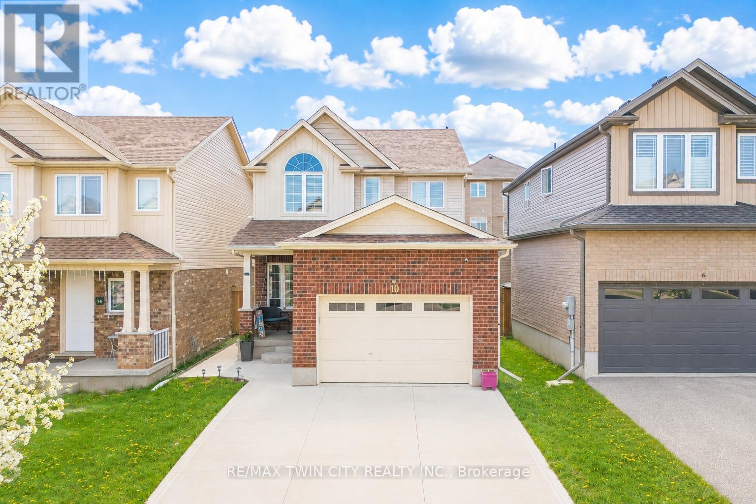 Detached at 10 SANDYBAY AVENUE, Kitchener