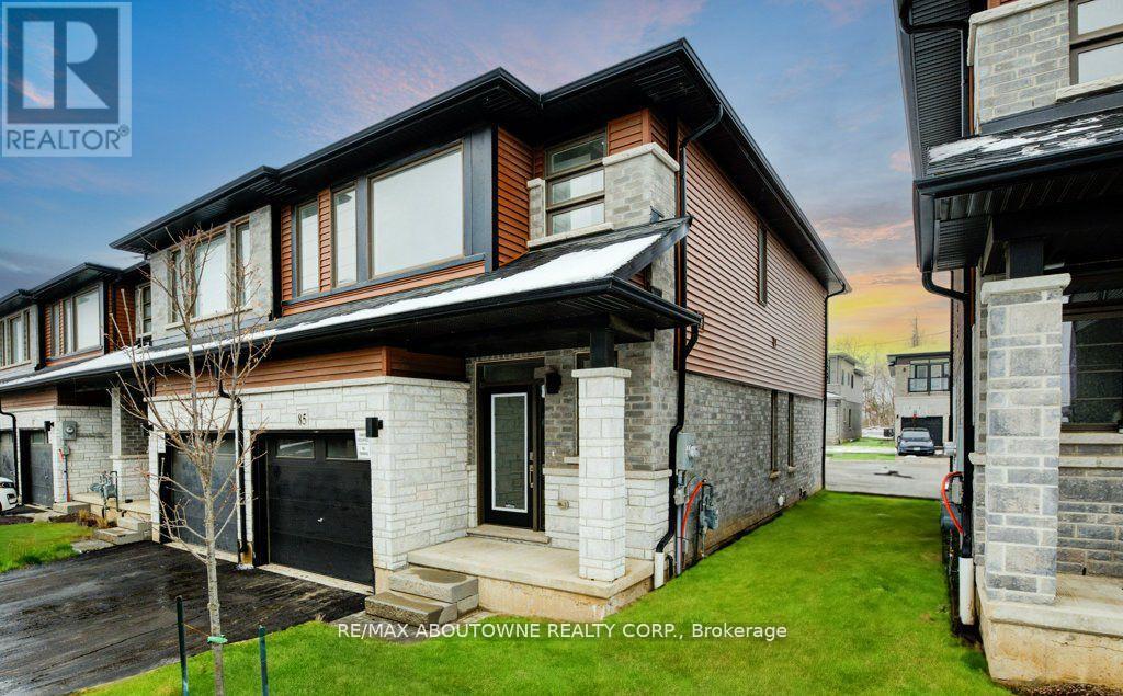 Townhouse at 85 - 120 COURT DRIVE, Brant (Paris)