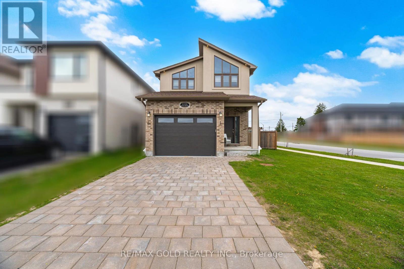 Detached at 2439 DAISY BEND, London South (South U)