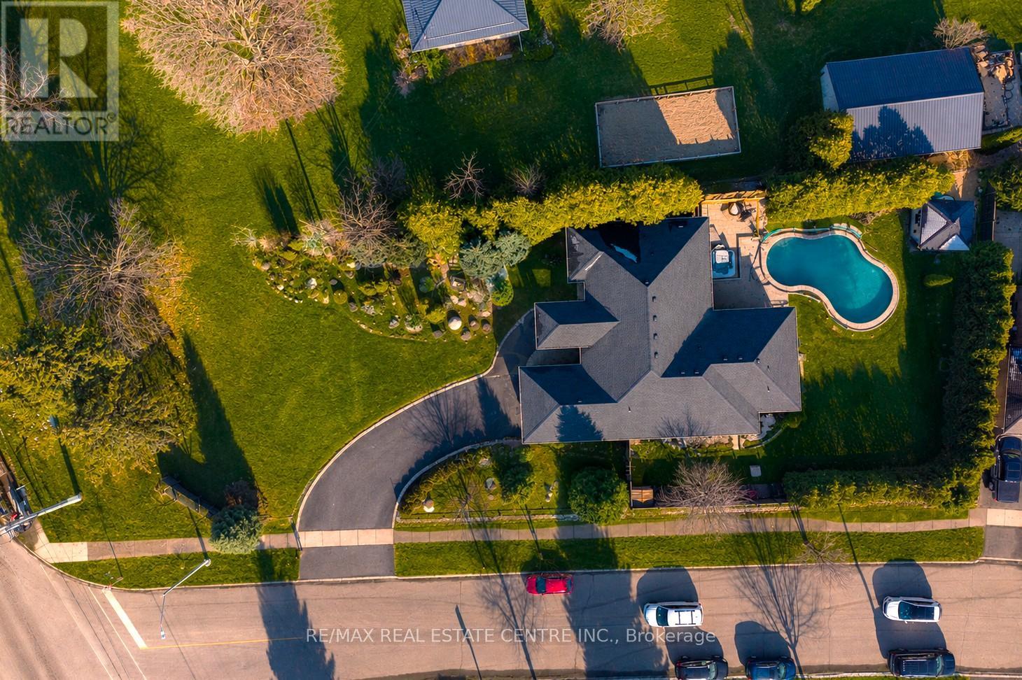 Detached at 2 IRONGATE DRIVE, Brant