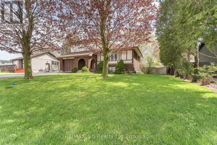 Detached at 2 CRANBERRY ROAD, Tillsonburg