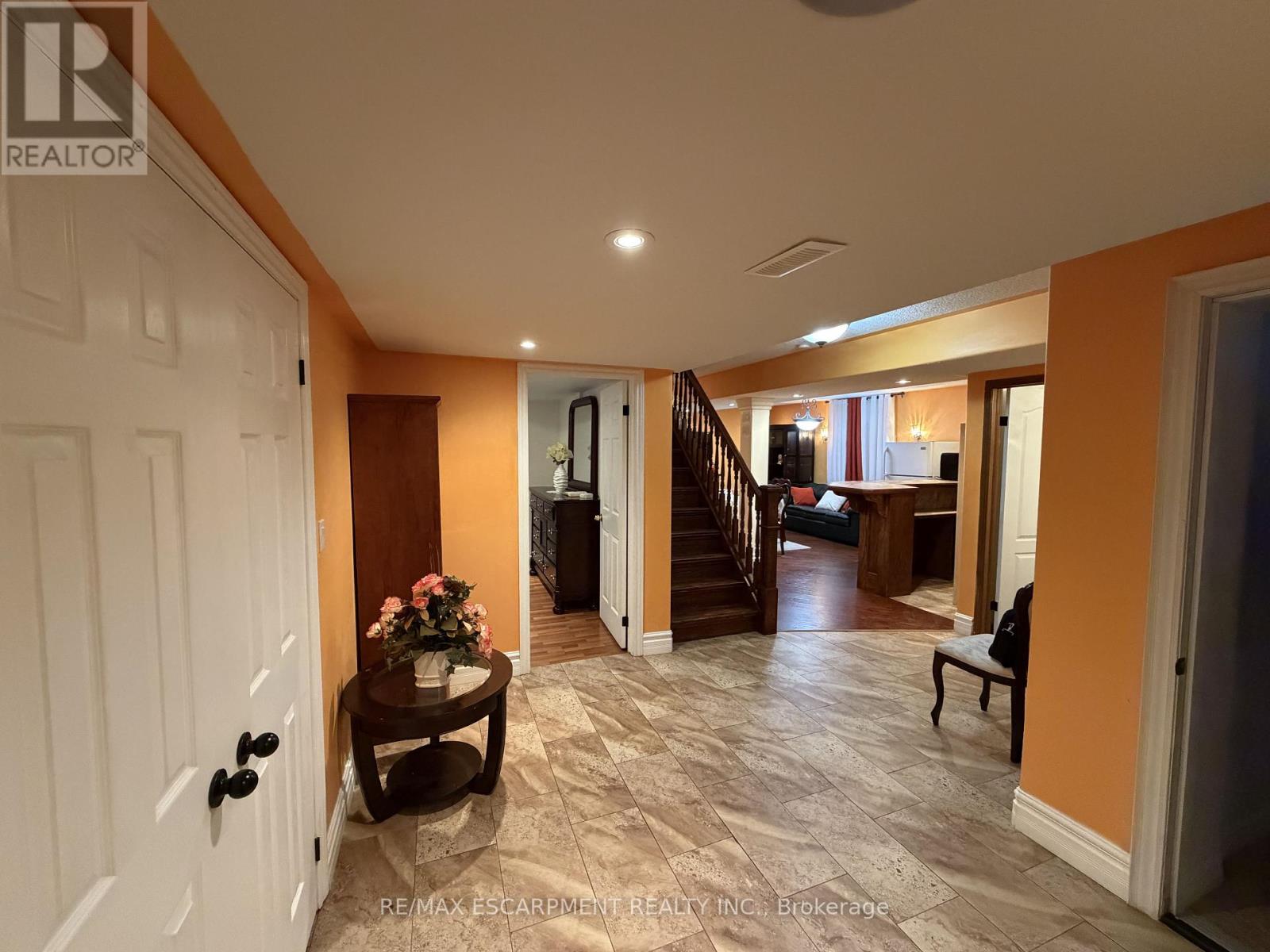 Detached at 2 PINERIDGE DRIVE, Hamilton