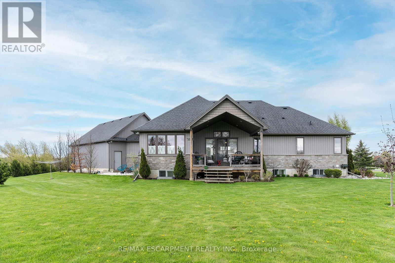 Detached at 6 MACNEIL COURT, Brantford