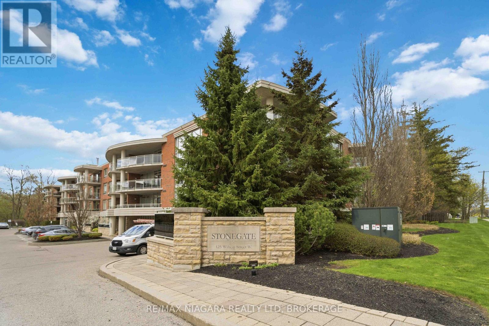 Apartment at 107 - 125 WILSON STREET W, Hamilton (Ancaster)