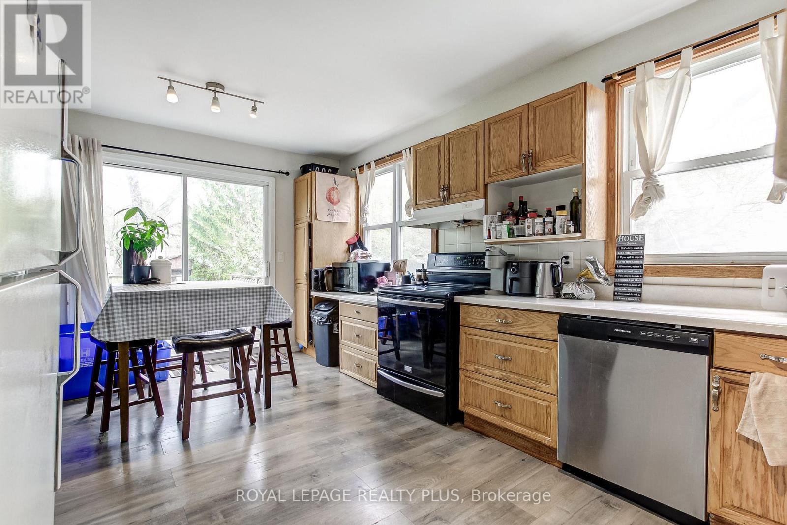 Detached at 105 HILLVIEW STREET, Hamilton