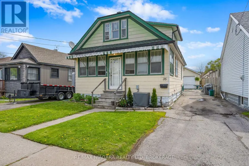 Detached at 35 DEERE STREET, Welland