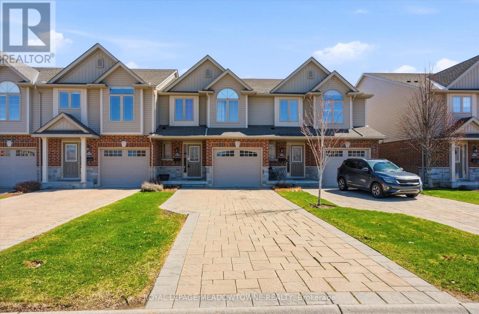 Townhouse at 10 - 3423 CASTLE ROCK PLACE, London South (South W)