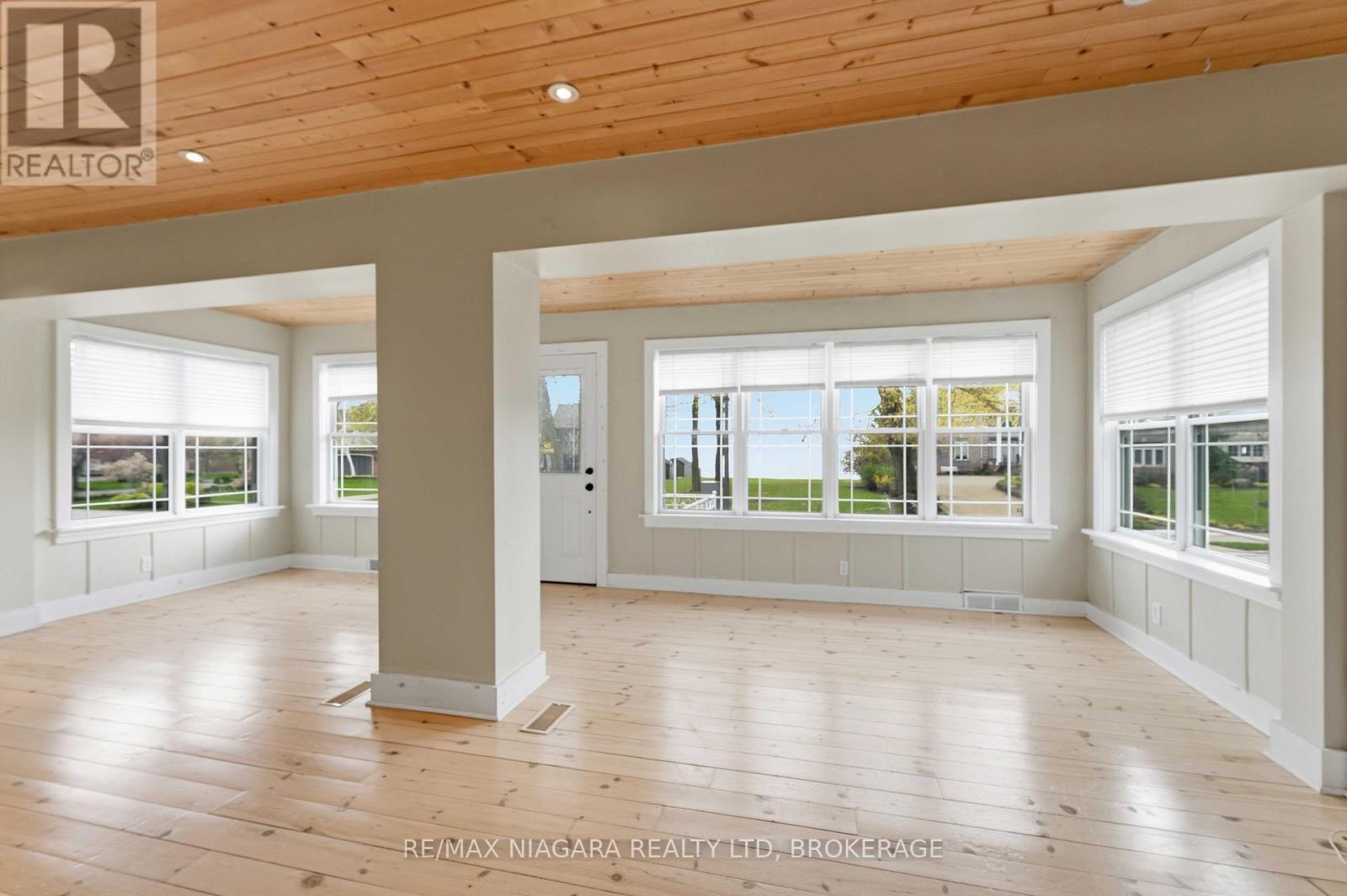 Detached at 696 LAKESHORE ROAD, Fort Erie