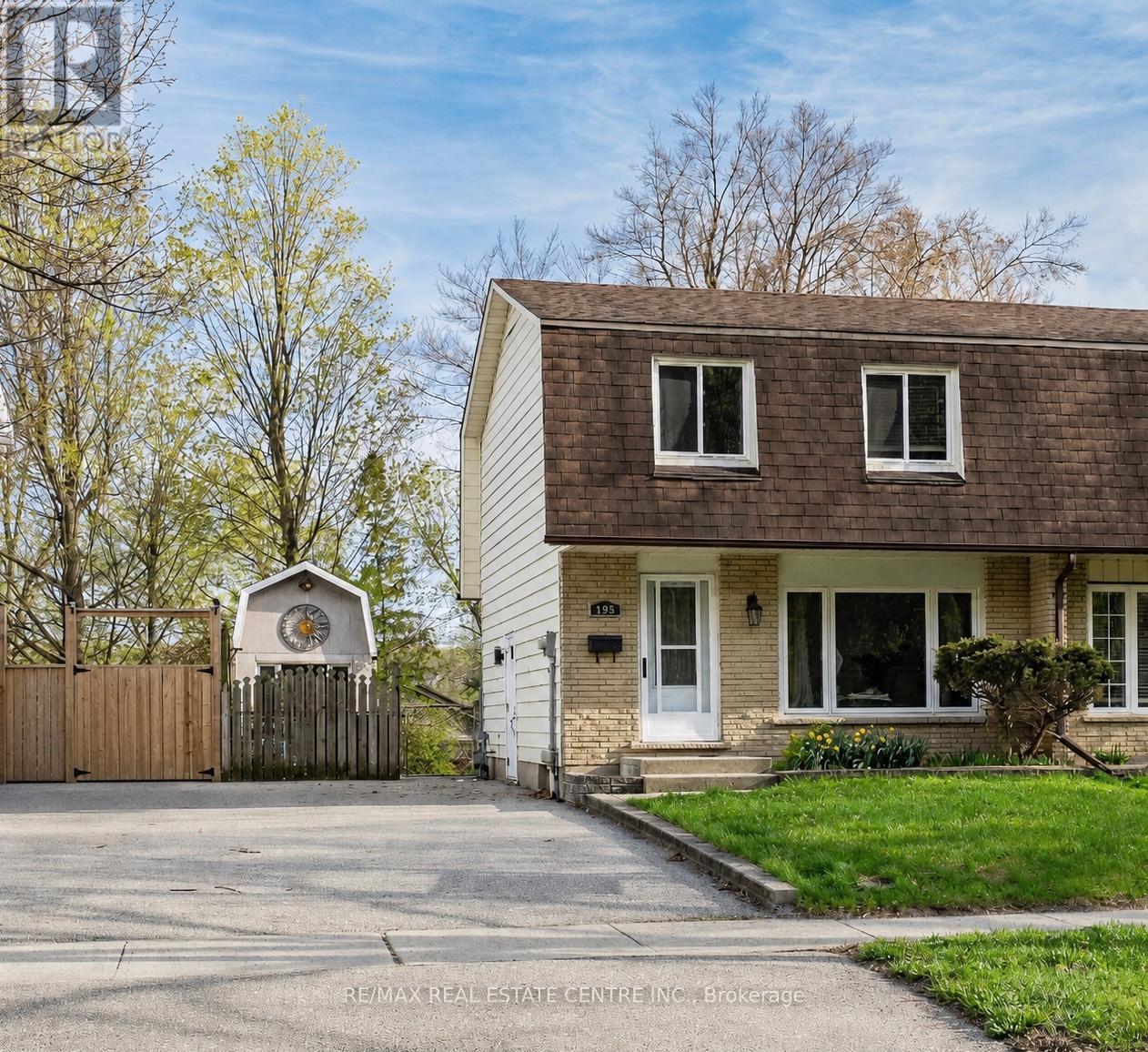 Semi-Detached/Link at 195 OLD CARRIAGE DRIVE, Kitchener