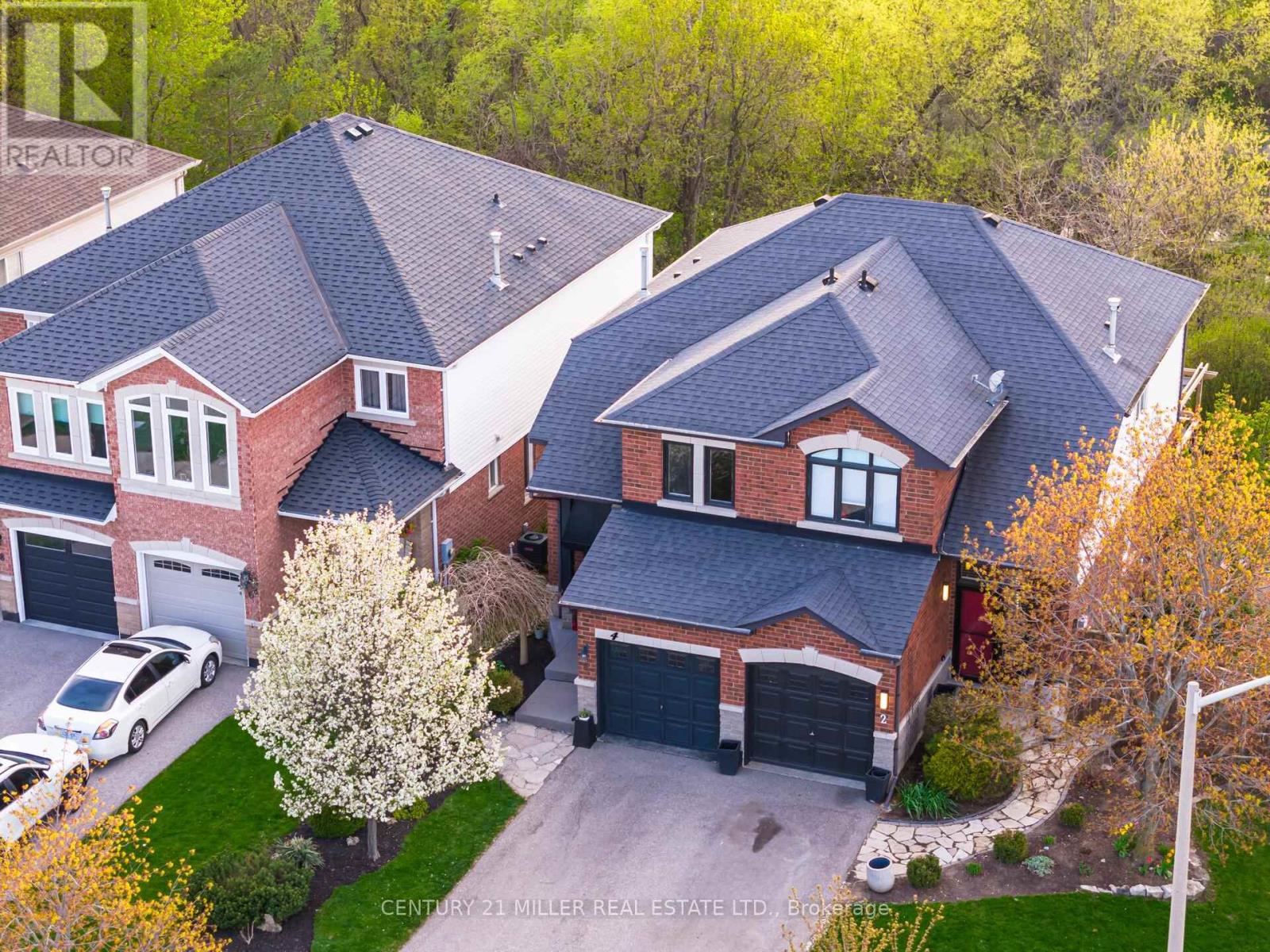 Semi-Detached/Link at 4 KILDONAN CRESCENT, Hamilton (Waterdown)