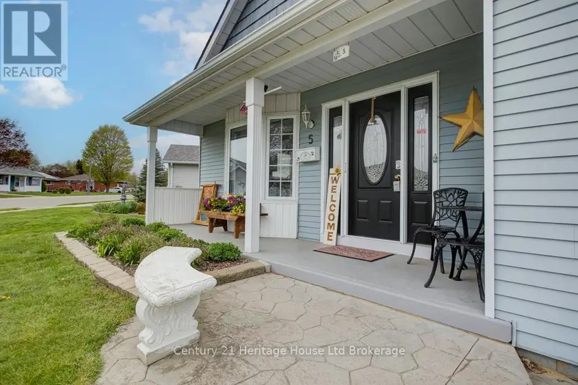 Detached at 5 DEREHAM DRIVE, Tillsonburg