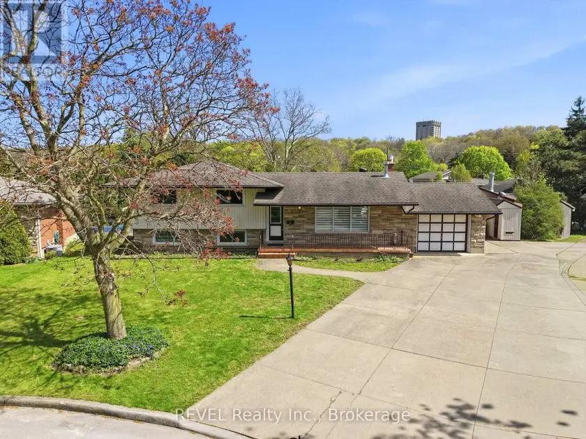 Detached at 8 FERNWOOD TERRACE, St. Catharines