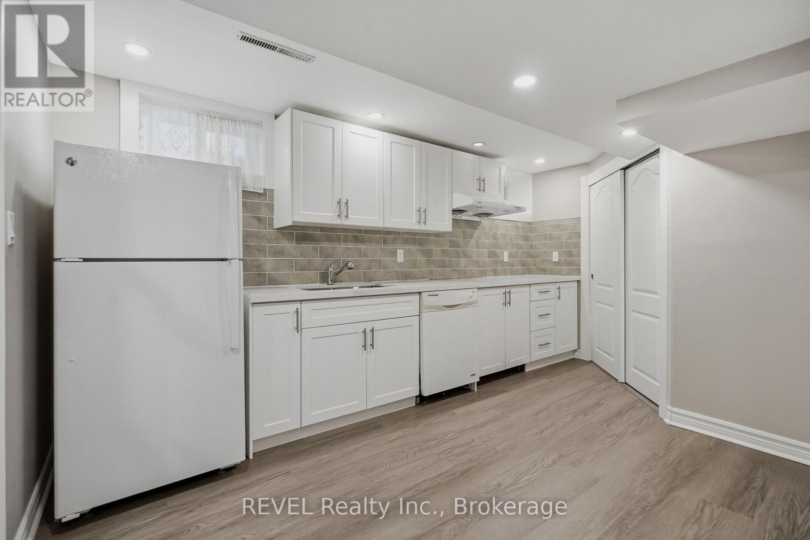 Detached at 8 FERNWOOD TERRACE, St. Catharines
