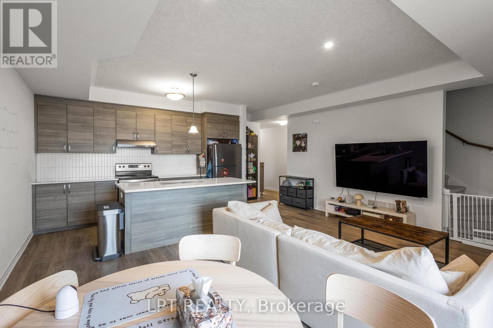 Townhouse at 60 - 142 FOAMFLOWER PLACE, Waterloo