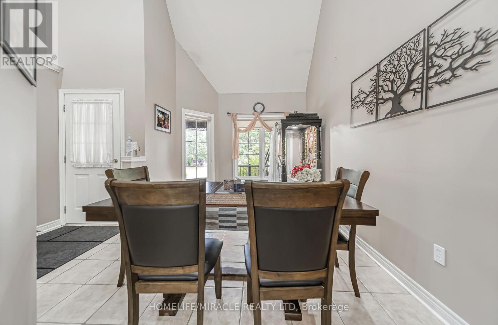 Semi-Detached/Link at 93 LYNCH CIRCLE, Guelph