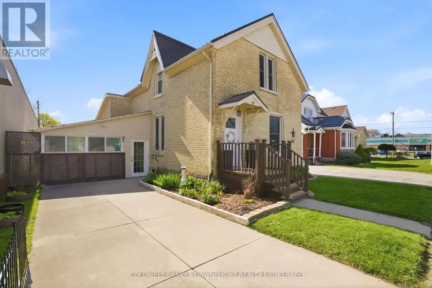 Detached at 221 MAIN STREET S, South Huron