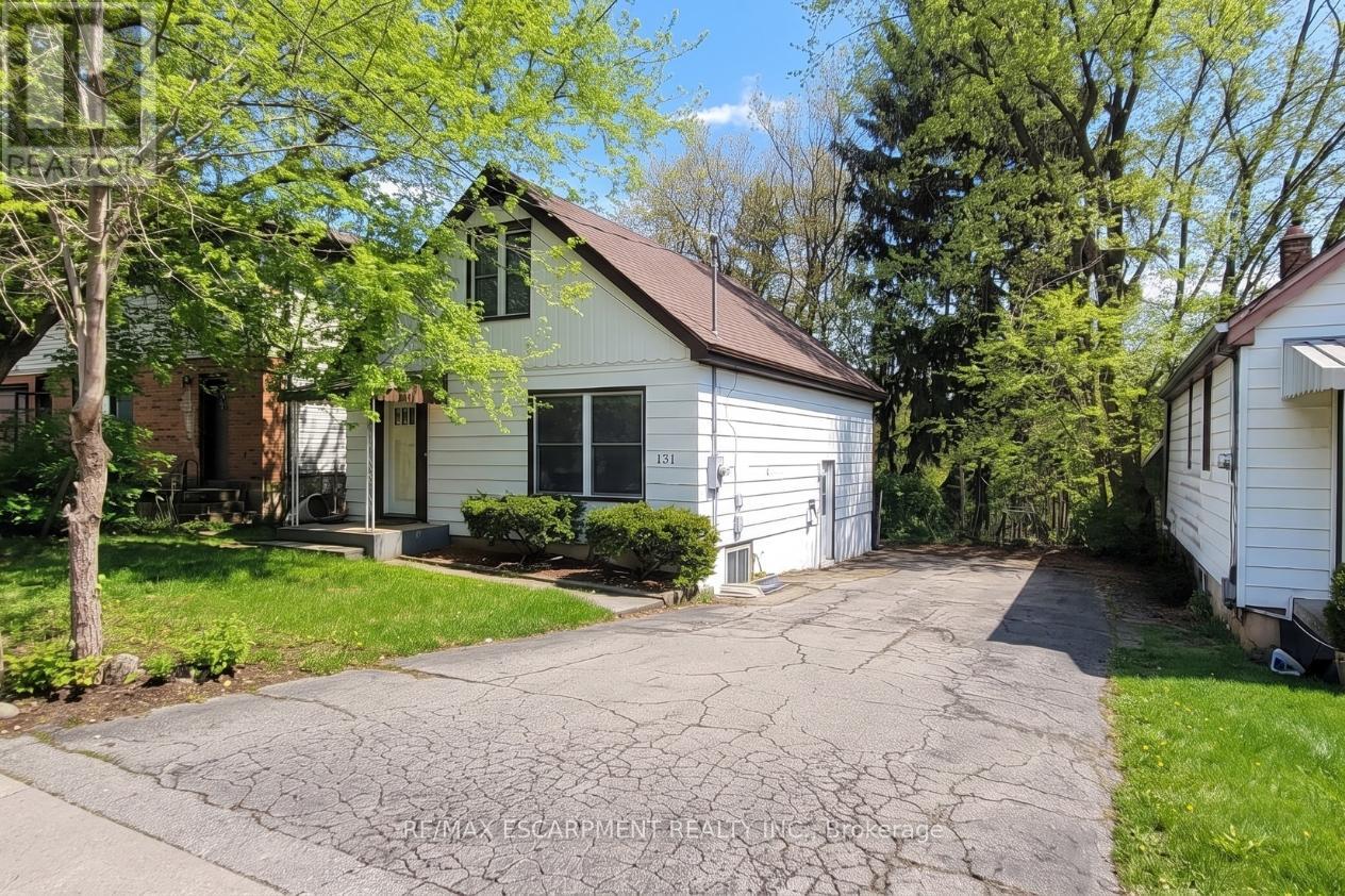 Detached at 131 LELAND STREET, Hamilton (Ainslie Wood)