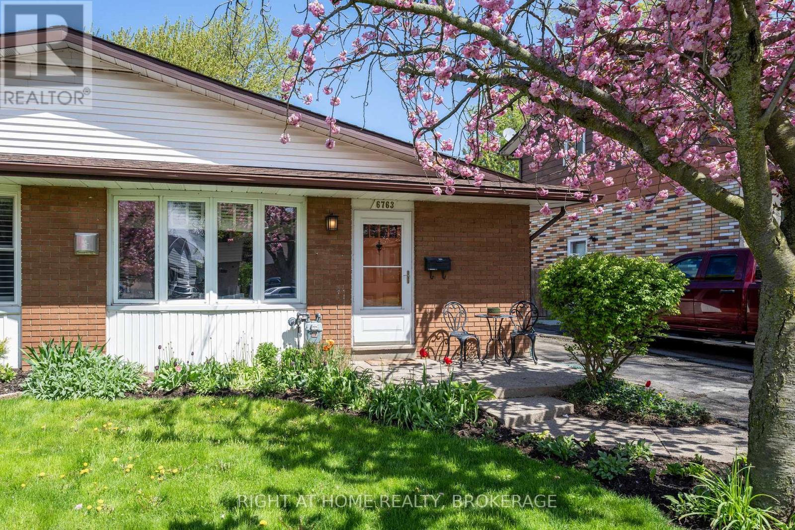 Semi-Detached/Link at 6763 WILINGER STREET, Niagara Falls (Stamford)