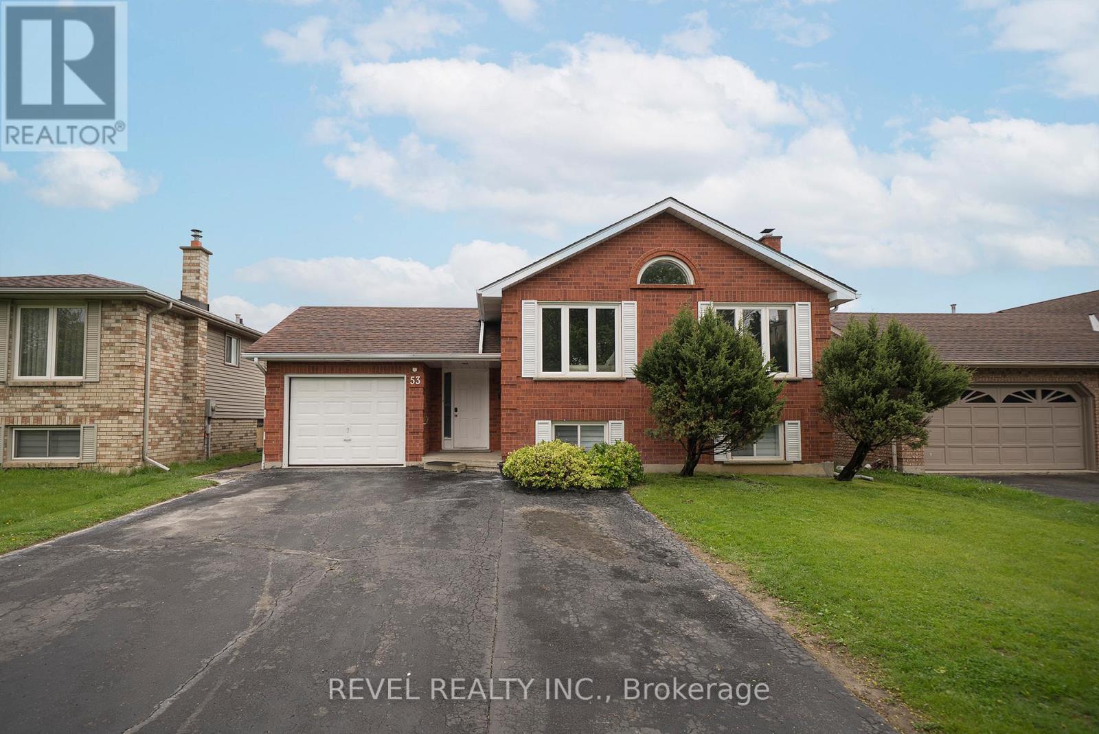 Detached at LOWER - 53 MEMORIAL DRIVE, Brantford