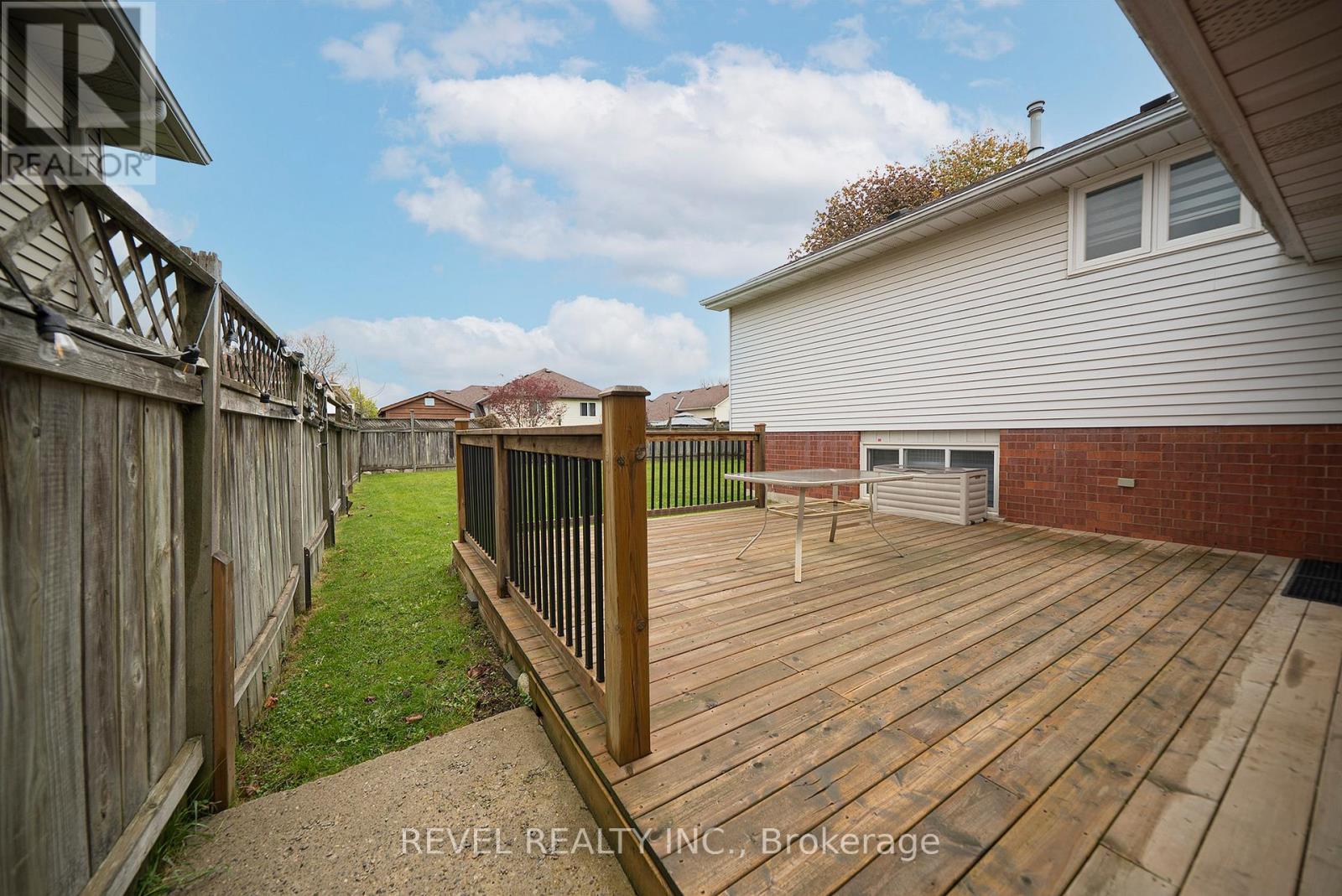 Detached at LOWER - 53 MEMORIAL DRIVE, Brantford