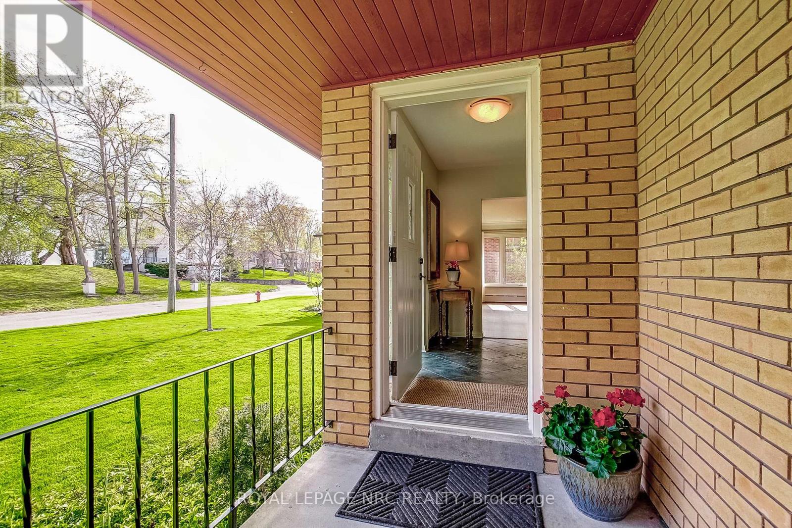 Detached at 24 TENNESSEE AVENUE, Port Colborne