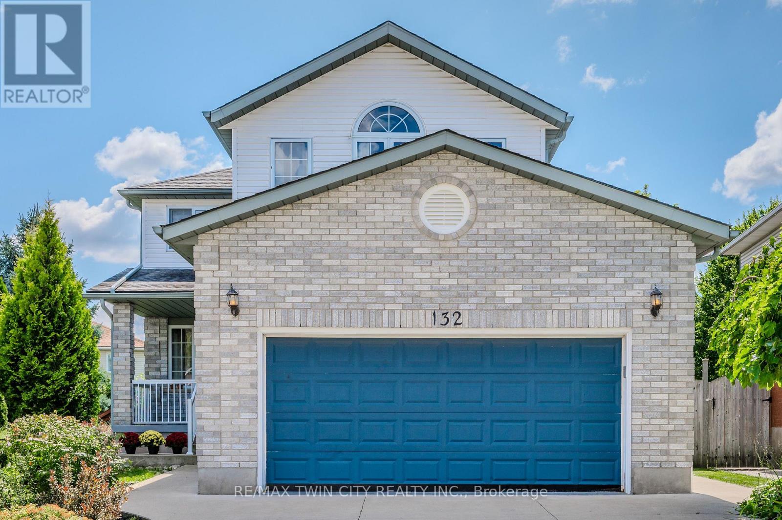 Detached at 132 DAIMLER DRIVE, Kitchener