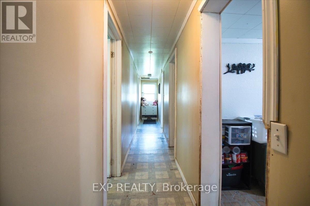 Detached at 252 QUEEN STREET, Chatham-Kent